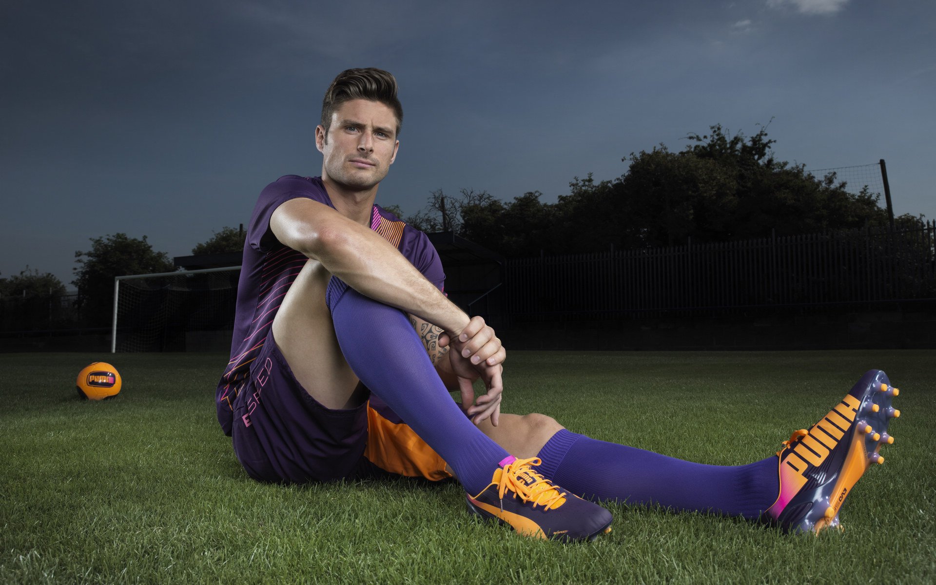 勇士队以攻防两端主导比赛,勇士队内对抗赛