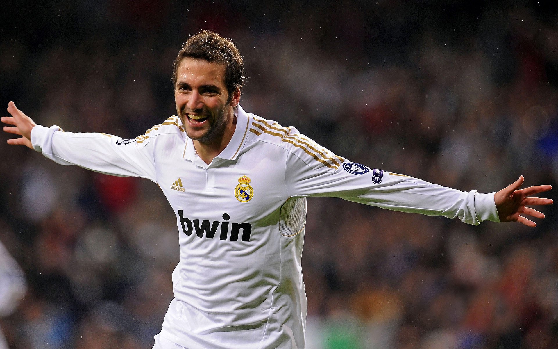 见义勇为！雄鹿队球星字母哥受伤背后的故事，雄鹿球星字母哥全名